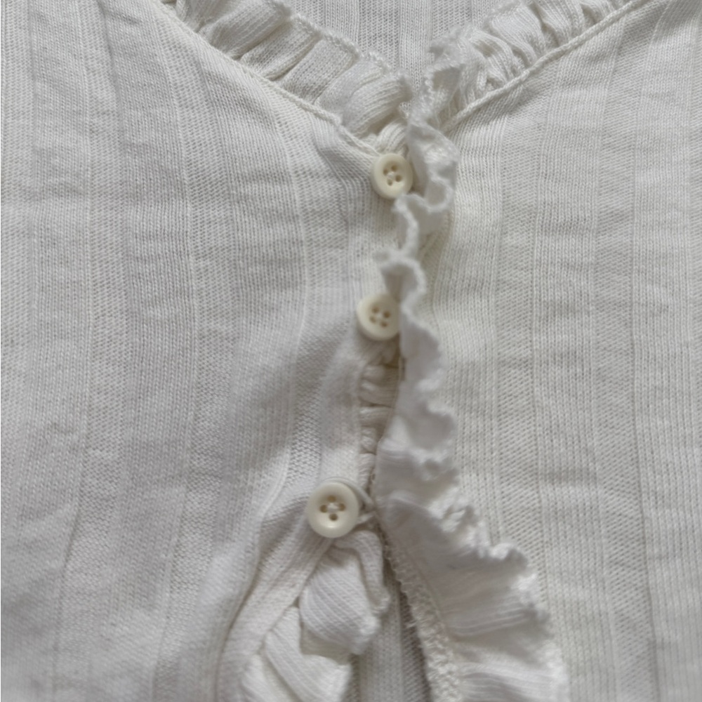 Zara White Button Ruffled V-Neck Top - Picture 4 of 5